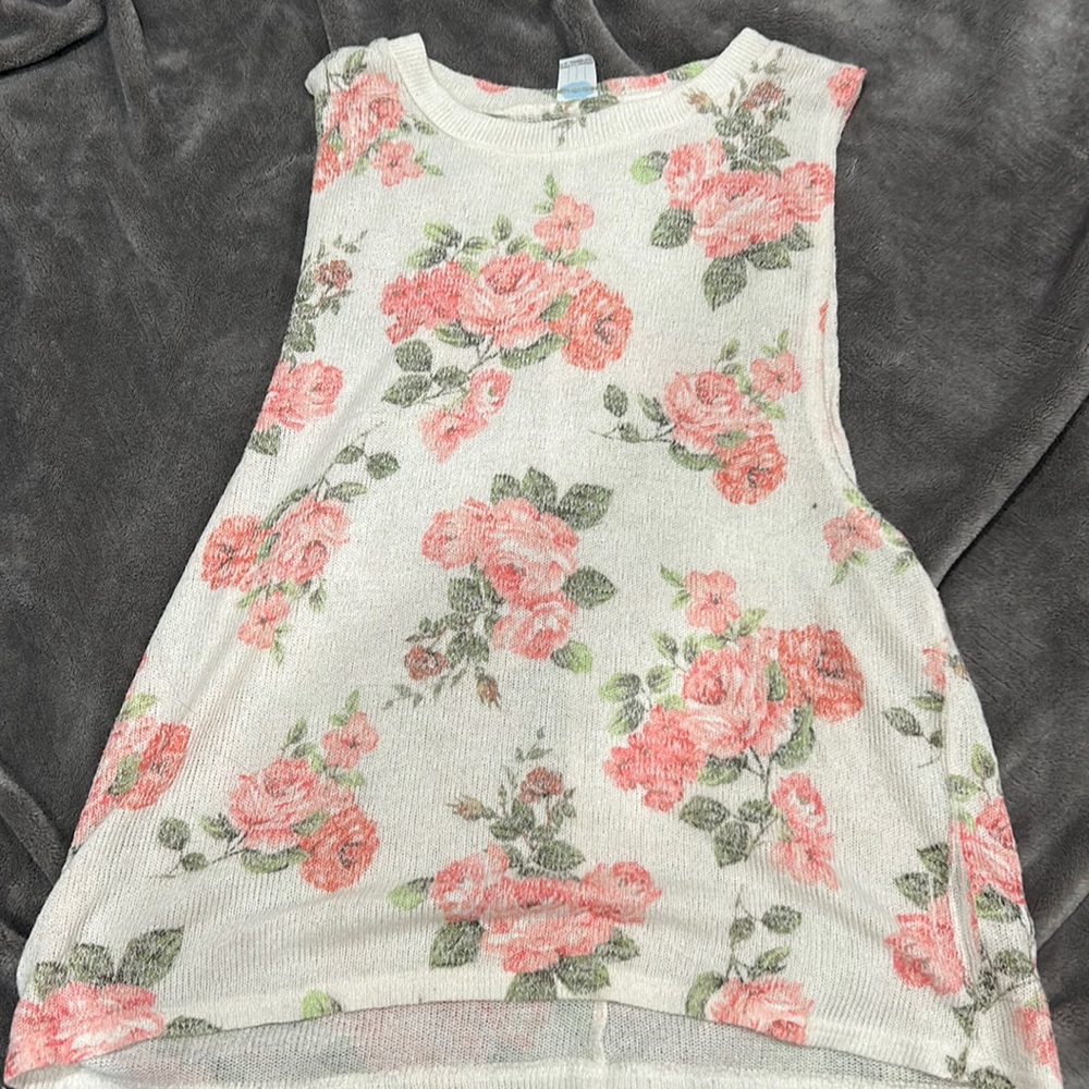 Sleeveless white top with roses size small